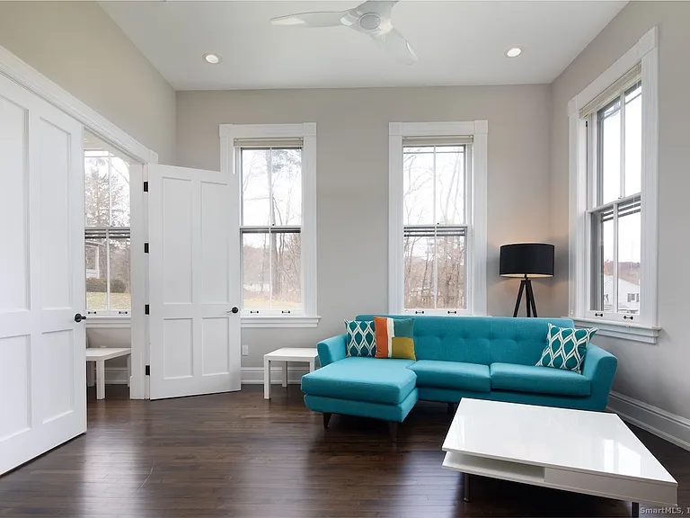 33 Sharon Rd — Photo 3