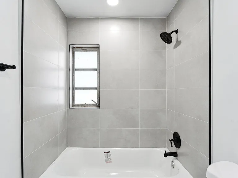 573 NW 2nd Way — Photo 7