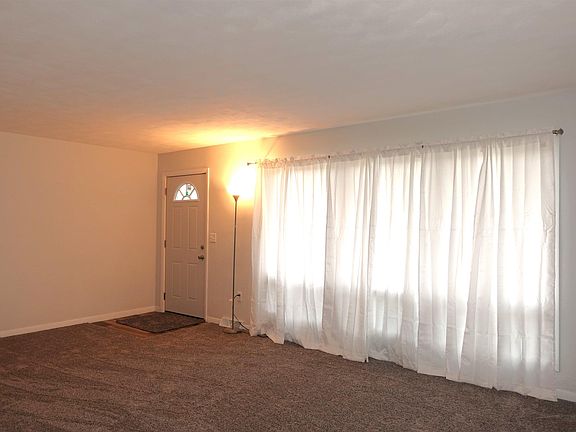 4th image of 1368 Spruce Ave