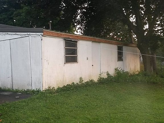 workshop on detached garage