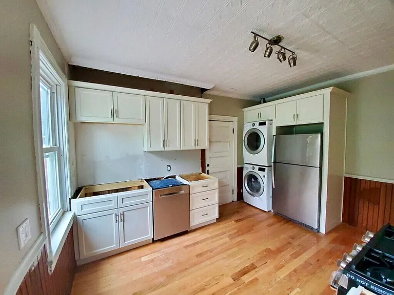 12 E George St #2 — Photo 5