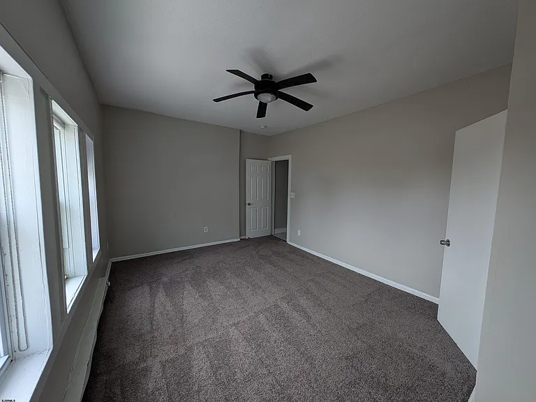 207 Oriental Ave — Photo 14