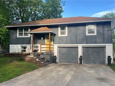 211 SE Keystone Dr, Lees Summit, MO, 64063