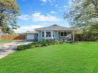10 Crescent St, Mastic, NY 11950