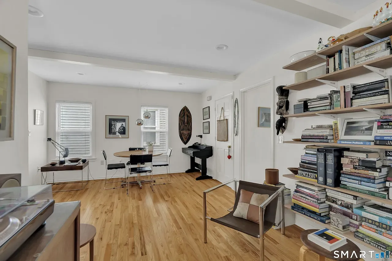 2 bed, 850 sqft, $2,400 — Photo 3