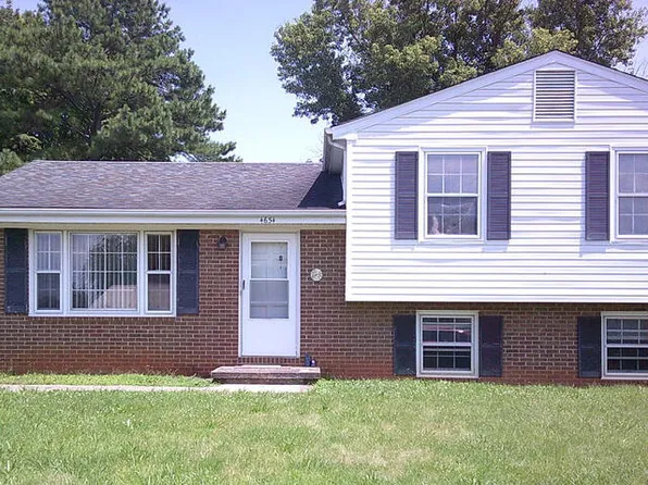 4654 Long Acre Dr NE, Roanoke, VA 24019