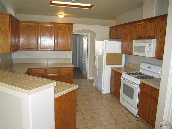 2nd image of 5001 Vista Del Mar Ave