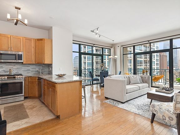 3rd image of 340 W Superior St APT 1001