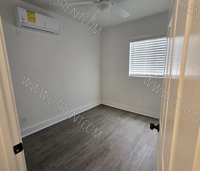 45419 Cedar Ave — Photo 9