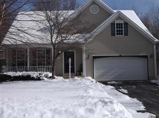 20 Twinflower Ct, Malta, NY 12020