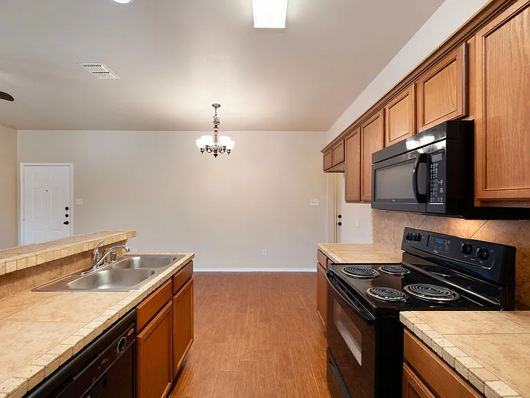 382 Armstrong Ln — Photo 10