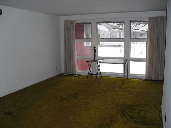 5th image of 32 Idlewood Dr