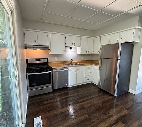 4th image of 5886 Creekview Ct E APT A