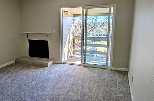 579 Wright St #305 Photo 1