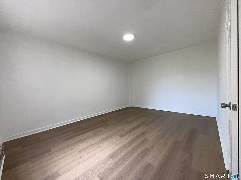 28 Strawberry Hill Ave #112-1E — Photo 11