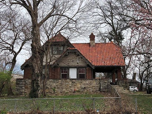 3rd image of 7441 Forest Ave