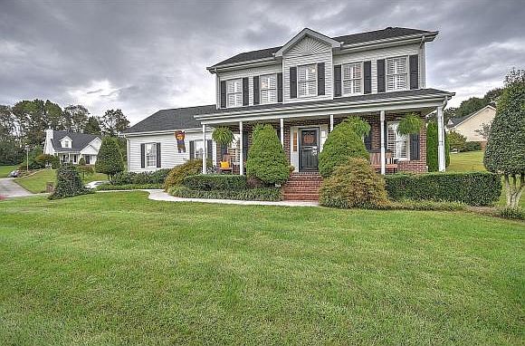 1st image of 302 Sonnett Ct