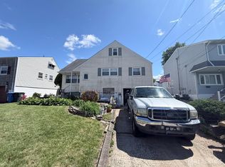 18 Brandywine Rd, Fords, NJ 08863
