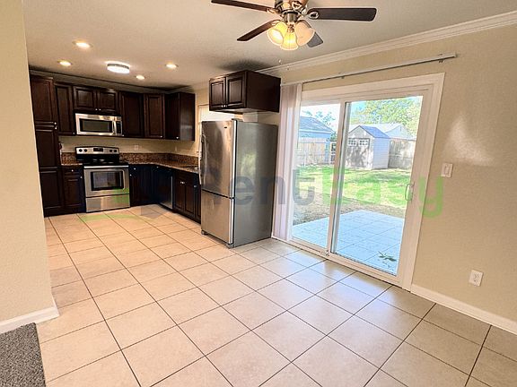 4th image of 949 Redwood Cir
