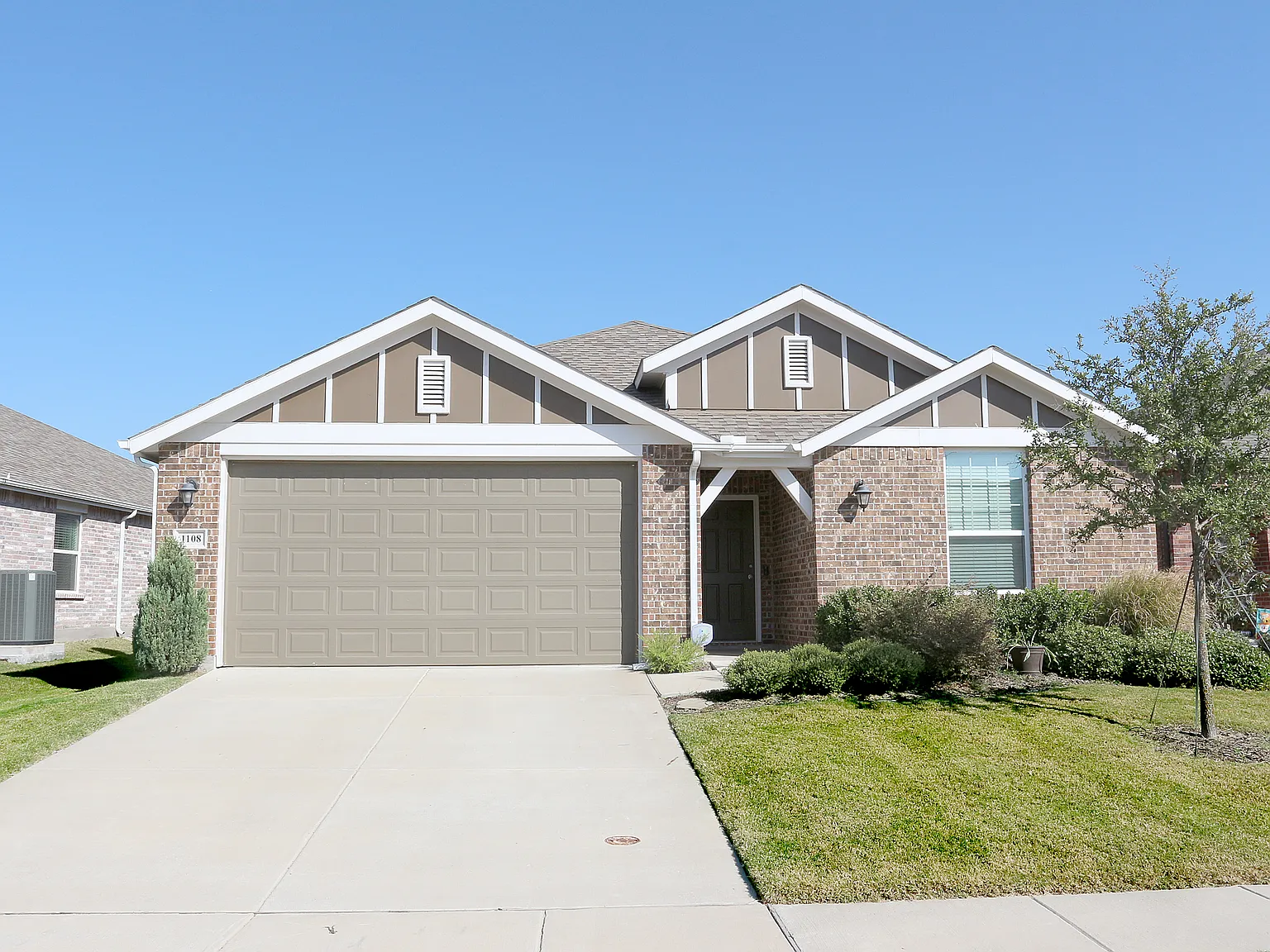 4 bed, 2.5 bath, 2098 sqft, $1,950 — Photo 1