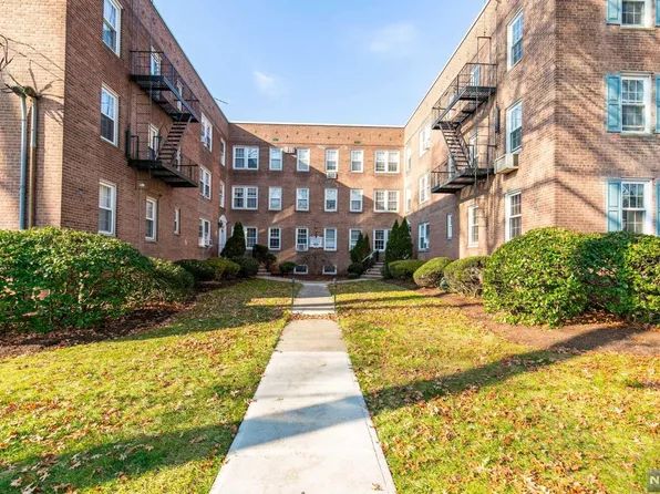 126 Hackett Pl APT 301A, Rutherford, NJ 07070