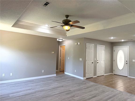 3rd image of 1662 Crestview Ave