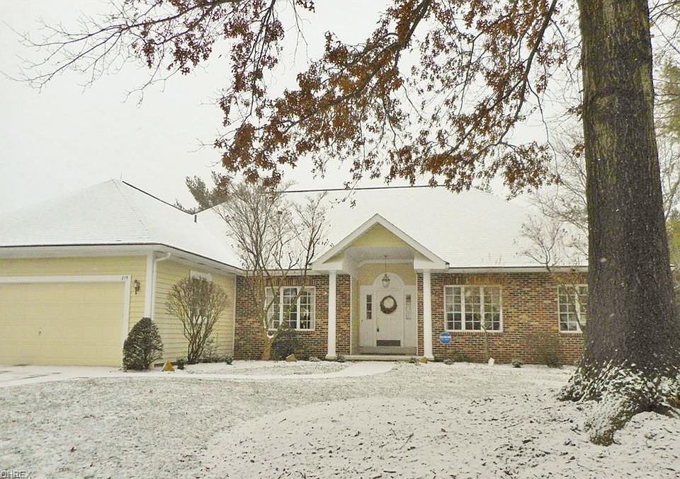 1st image of 215 Lake Pointe Dr