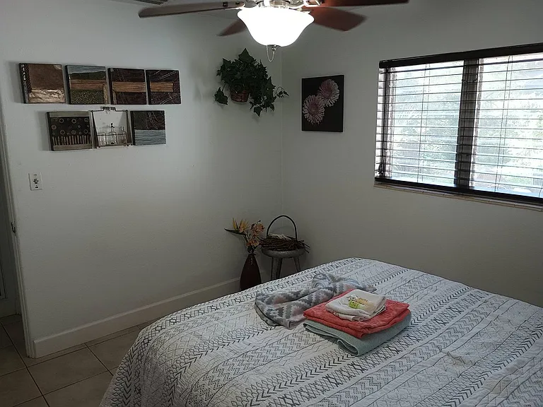 1637 Devonshire Ln — Photo 10