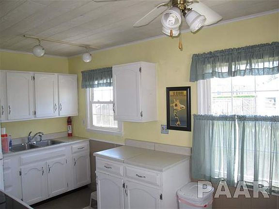 5th image of 850 E Maywood Ave