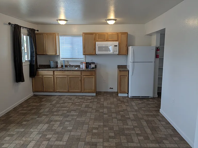 908 N Winslow Ave — Photo 6