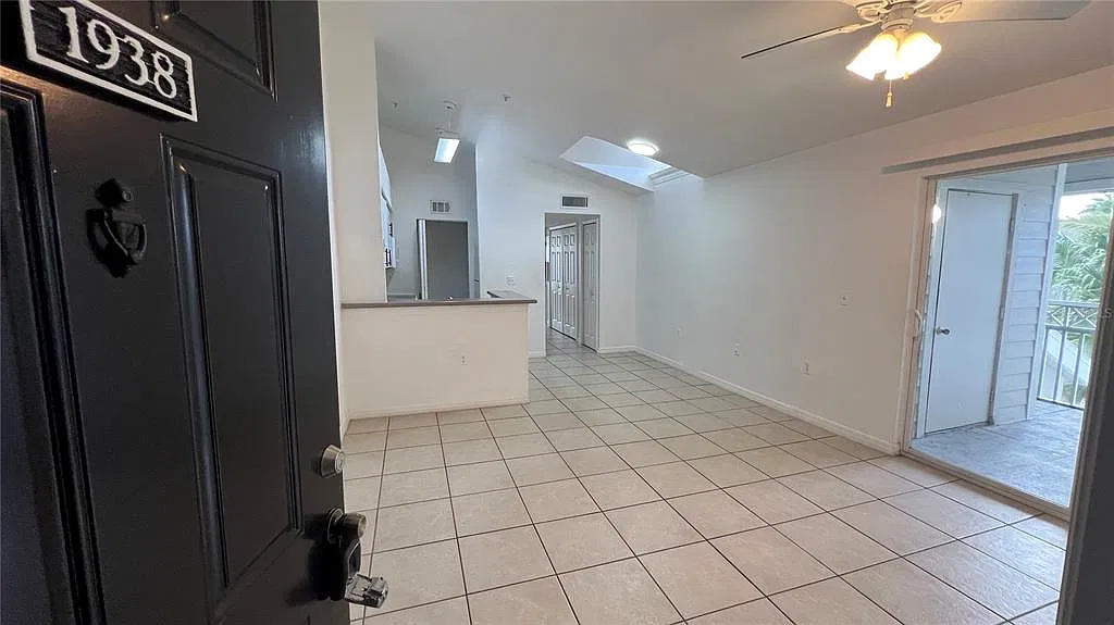 1 bed, 1.0 bath, 650 sqft, $1,300 — Photo 4