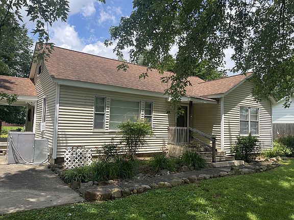 3rd image of 1019 Dennis Ave