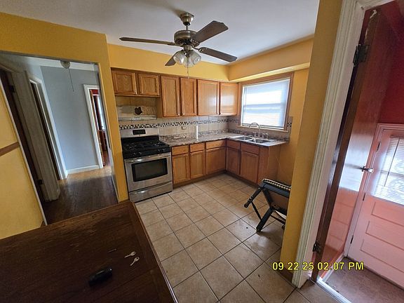 5th image of 14127 S La Salle St