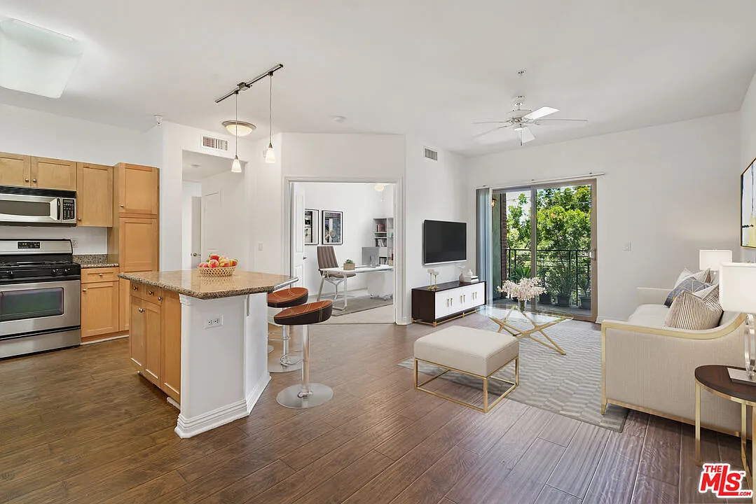 1 bed, 1.0 bath, 910 sqft, $2,900 — Photo 1