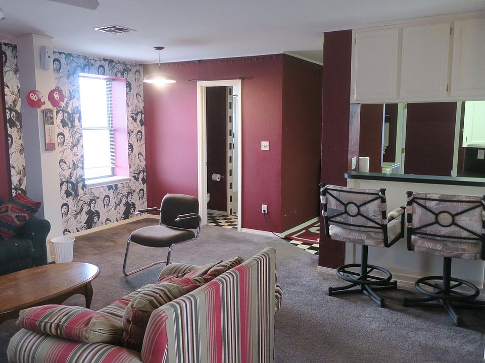 1st image of 106 W Gray St #1