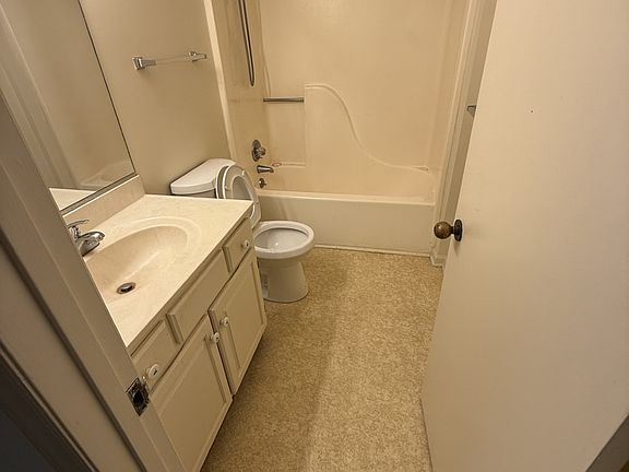 5th image of 1409 Chestnut Dr #E