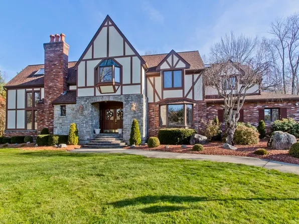 132 Millbrook Dr, East Longmeadow, MA 01028