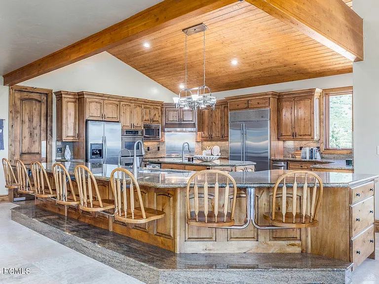 2600 Meadows Dr — Photo 4