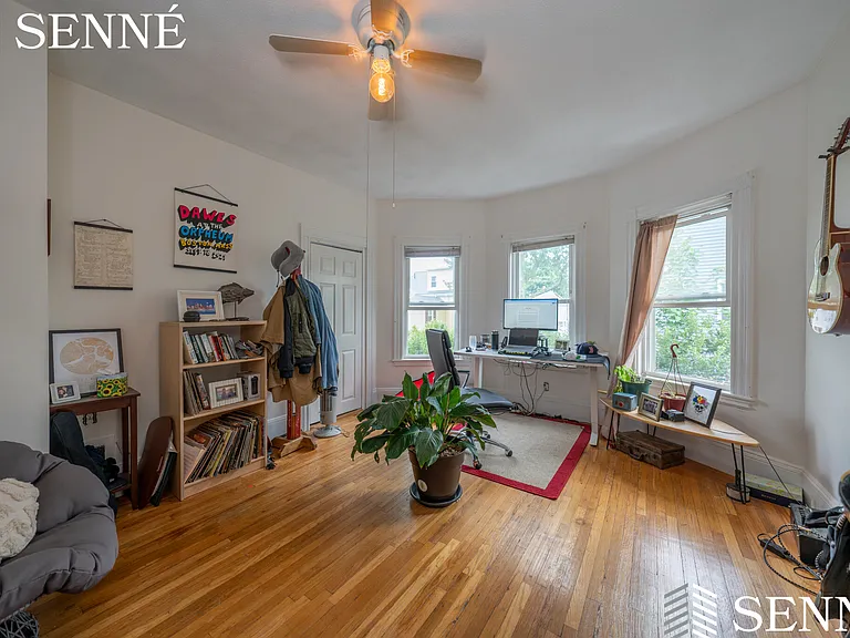 31 Grant Ave — Photo 2
