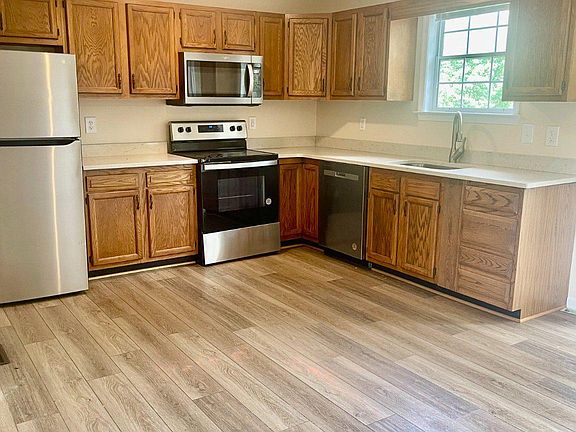 4th image of 380 Sollers Wharf Rd