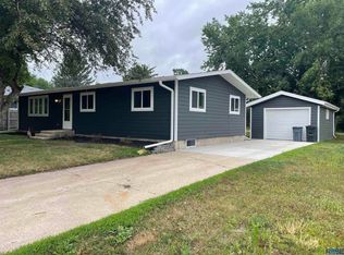 606 W Park Ave, Flandreau, SD 57028