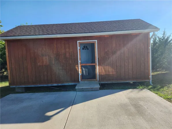 10 Fleetwood Dr, Linn Valley, KS 66040