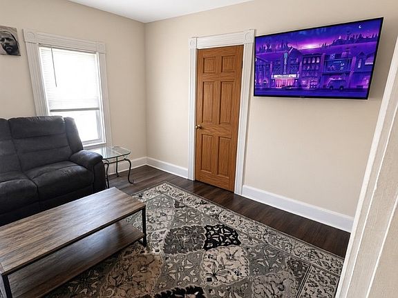 4th image of 665 2nd St APT 3