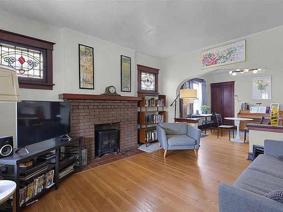 4th image of 5701 Devonshire Ave