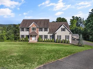 15 Willis Dr, Ogdensburg, NJ 07439