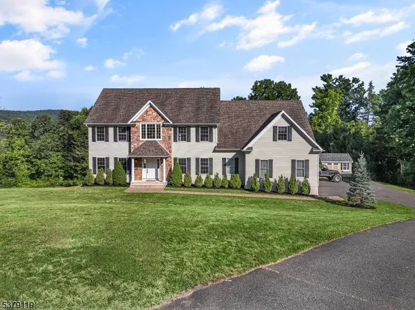 15 Willis Dr, Ogdensburg Boro, NJ 07439