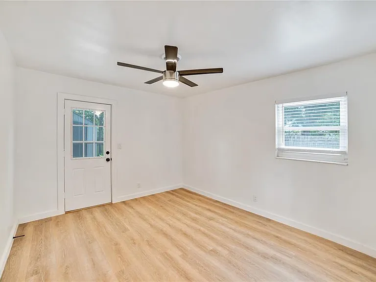 4413 W Rogers Ave — Photo 26