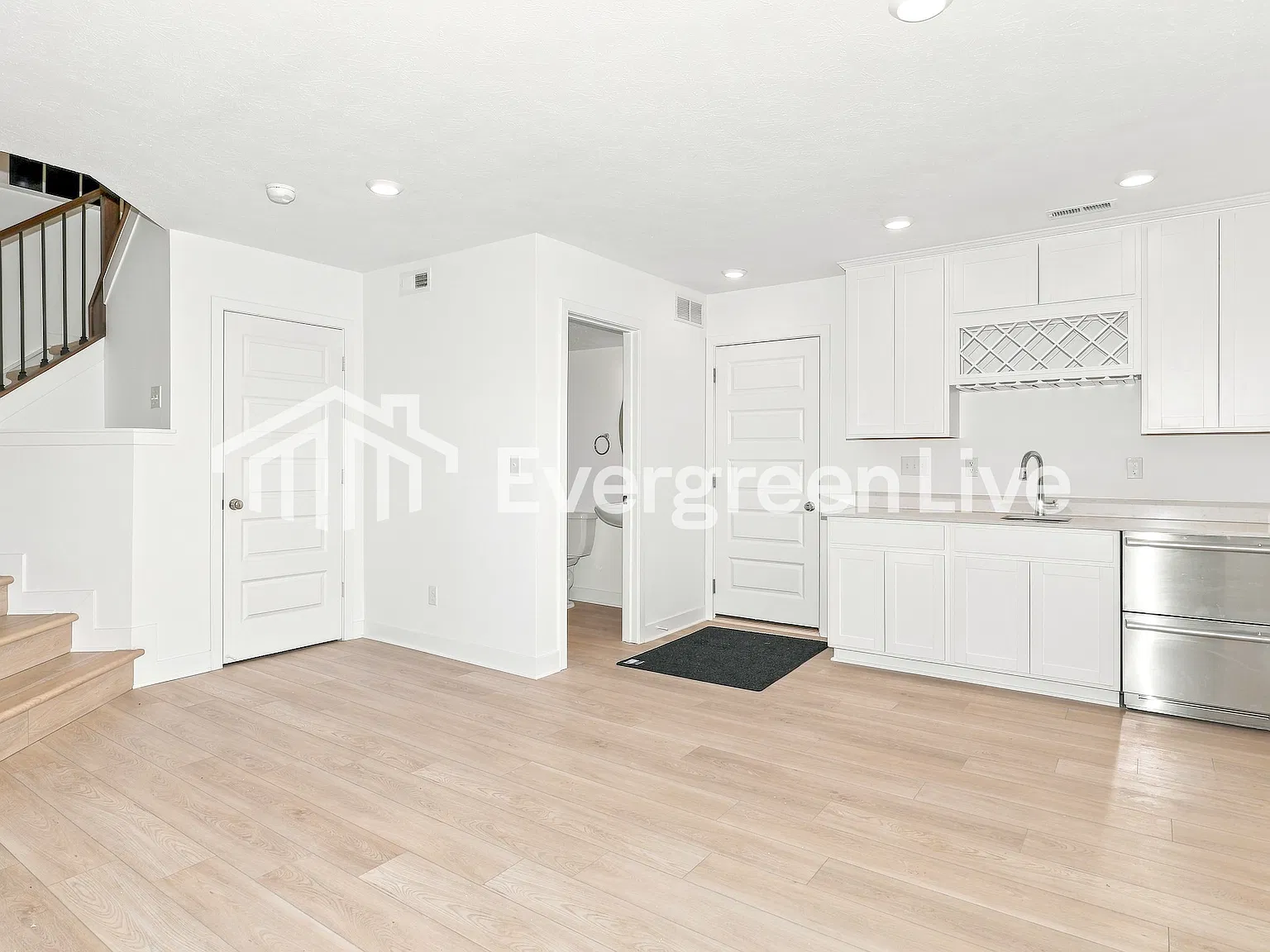 3 bed, 3.0 bath, 2063 sqft, $2,155 — Photo 4