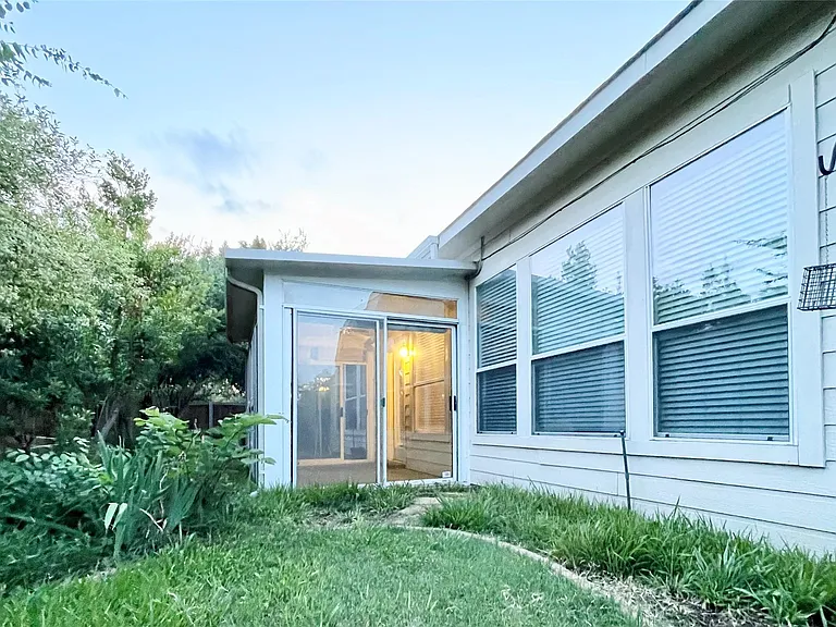 2712 Hereford Rd — Photo 37