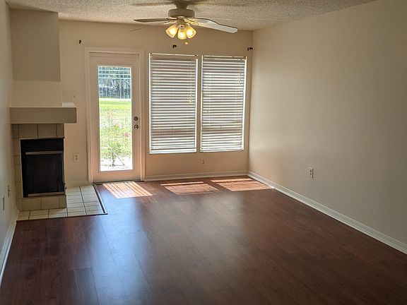 4th image of 2228 Stonington Ave